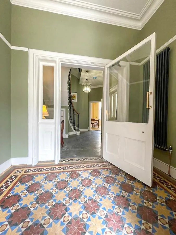 Apartment Remarkable 5Br Townhouse With Garden, Sleeps 12 Edinburgh