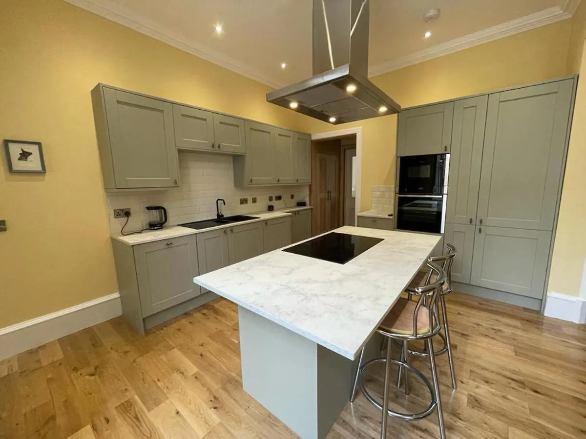 Remarkable 5Br Townhouse With Garden, Sleeps 12 Edinburgh 0*,