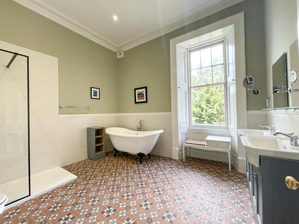 Remarkable 5Br Townhouse With Garden, Sleeps 12 Edinburgh 0*,