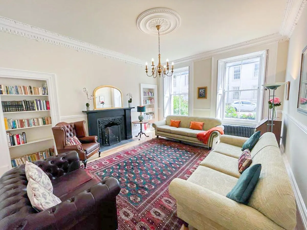 Remarkable 5Br Townhouse With Garden, Sleeps 12 Edinburgh Apartment
