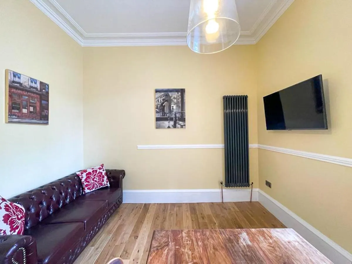 Apartment Remarkable 5Br Townhouse With Garden, Sleeps 12 Edinburgh