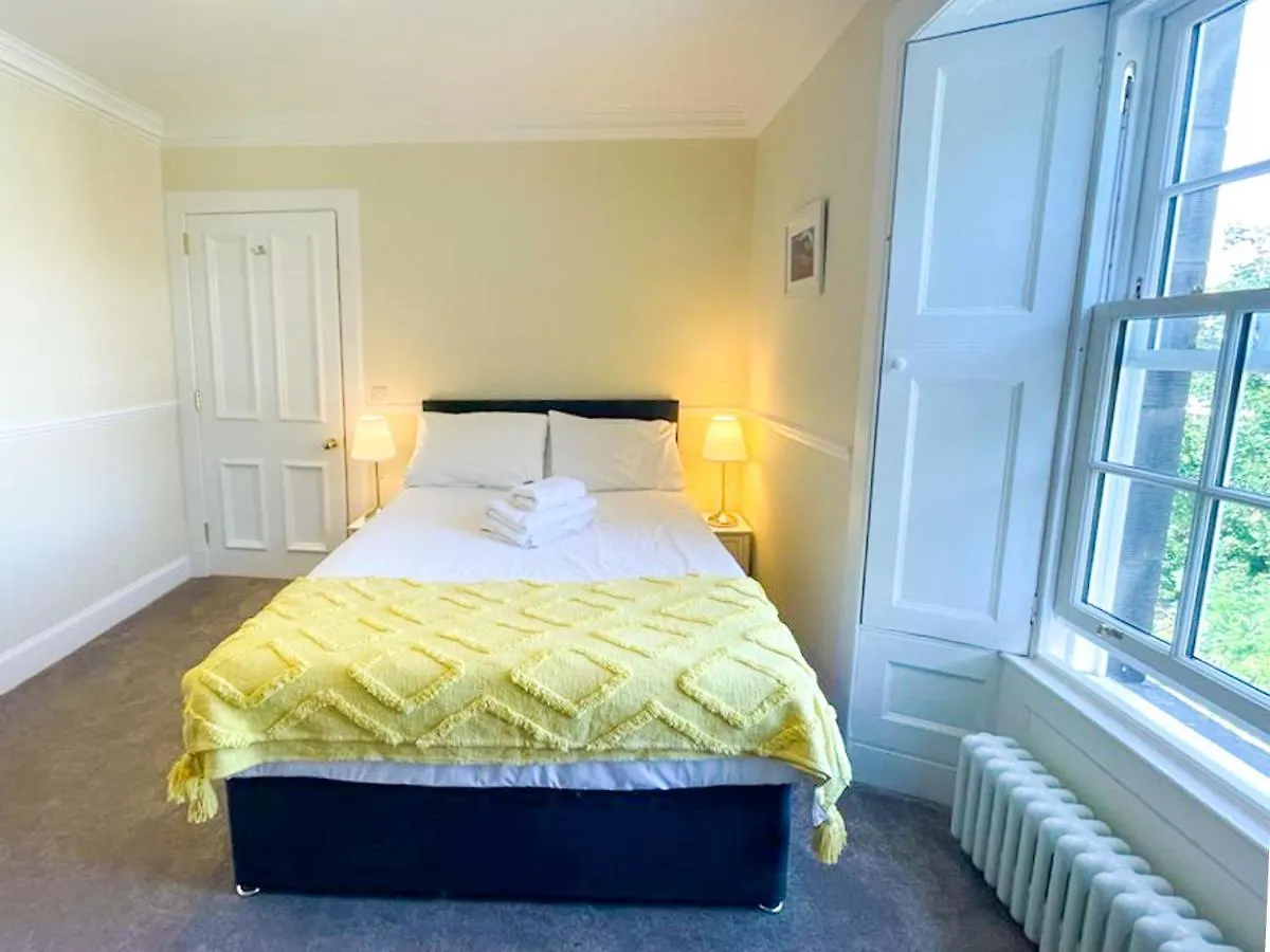 Remarkable 5Br Townhouse With Garden, Sleeps 12 Edinburgh