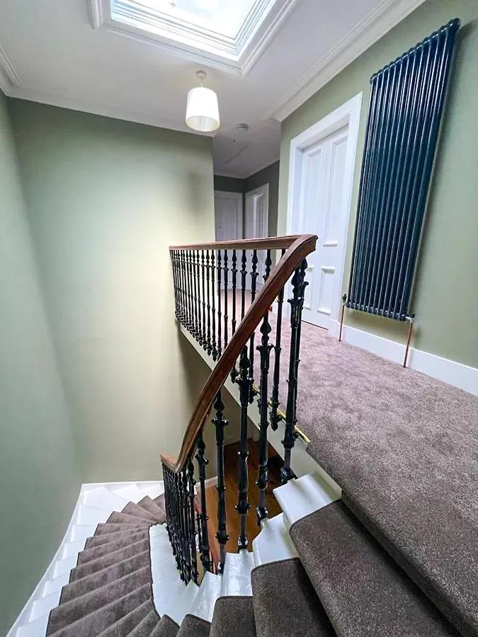 Remarkable 5Br Townhouse With Garden, Sleeps 12 Edinburgh