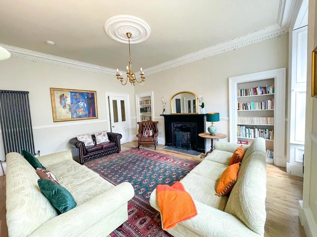 Remarkable 5Br Townhouse With Garden, Sleeps 12 Edinburgh