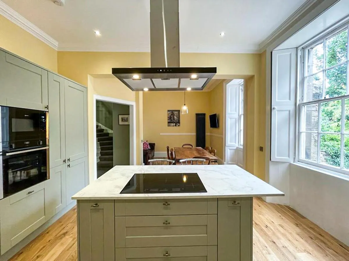 Remarkable 5Br Townhouse With Garden, Sleeps 12 Edinburgh Apartment