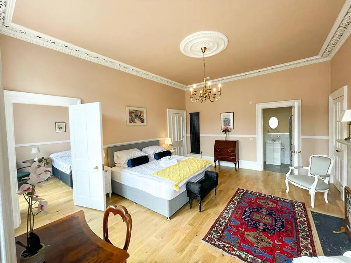 Remarkable 5Br Townhouse With Garden, Sleeps 12 Edinburgh Apartment
