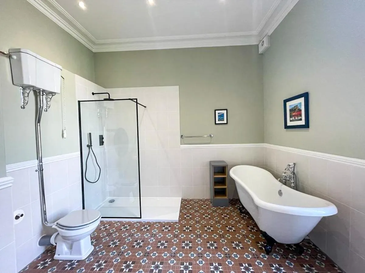 Apartment Remarkable 5Br Townhouse With Garden, Sleeps 12 Edinburgh