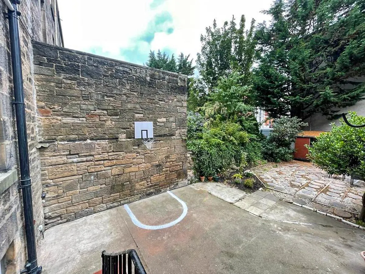 Remarkable 5Br Townhouse With Garden, Sleeps 12 Edinburgh 0*,  United Kingdom