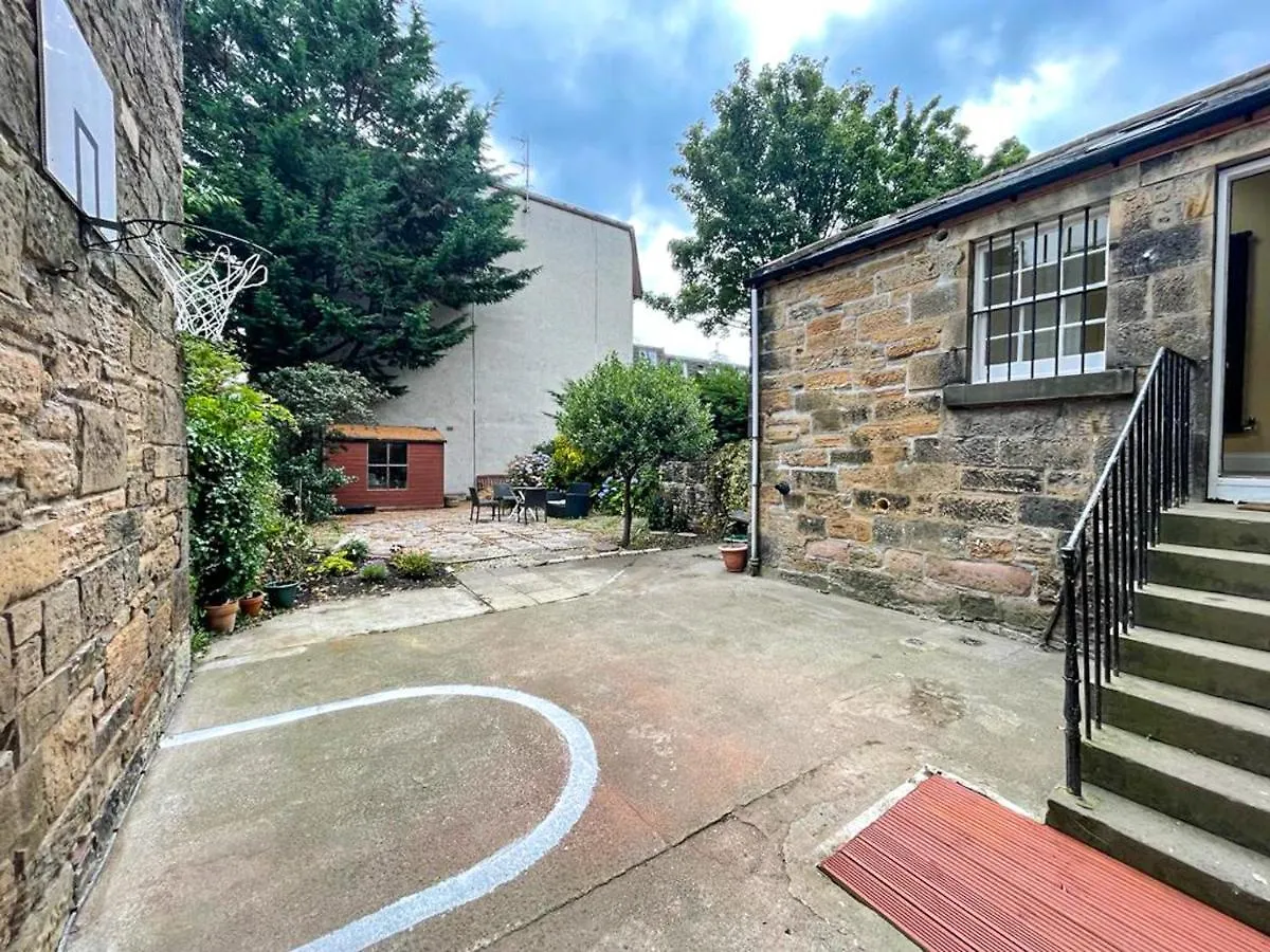 Remarkable 5Br Townhouse With Garden, Sleeps 12 Edinburgh Apartment