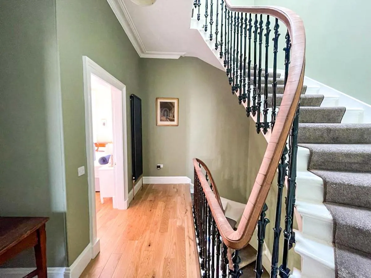 Remarkable 5Br Townhouse With Garden, Sleeps 12 Edinburgh 0*,  United Kingdom