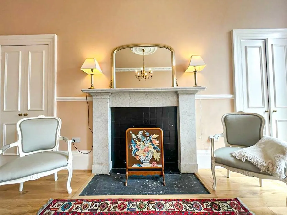 Remarkable 5Br Townhouse With Garden, Sleeps 12 Edinburgh 0*,  United Kingdom