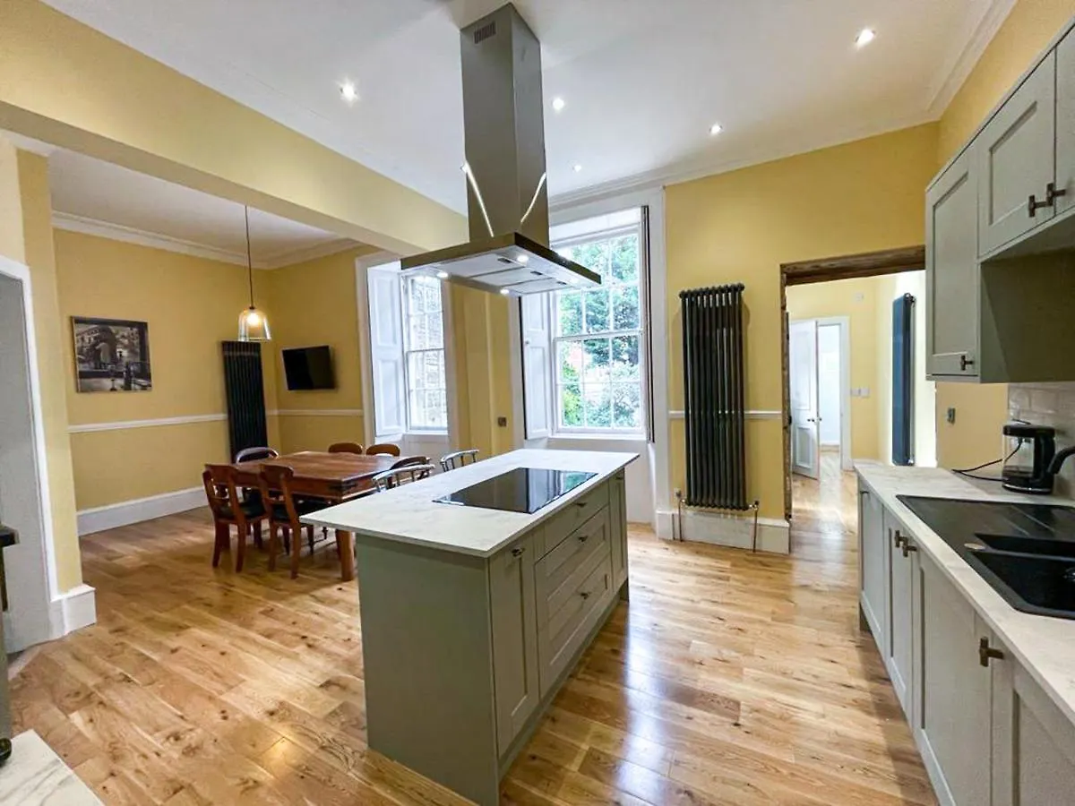 Remarkable 5Br Townhouse With Garden, Sleeps 12 Edinburgh 0*,