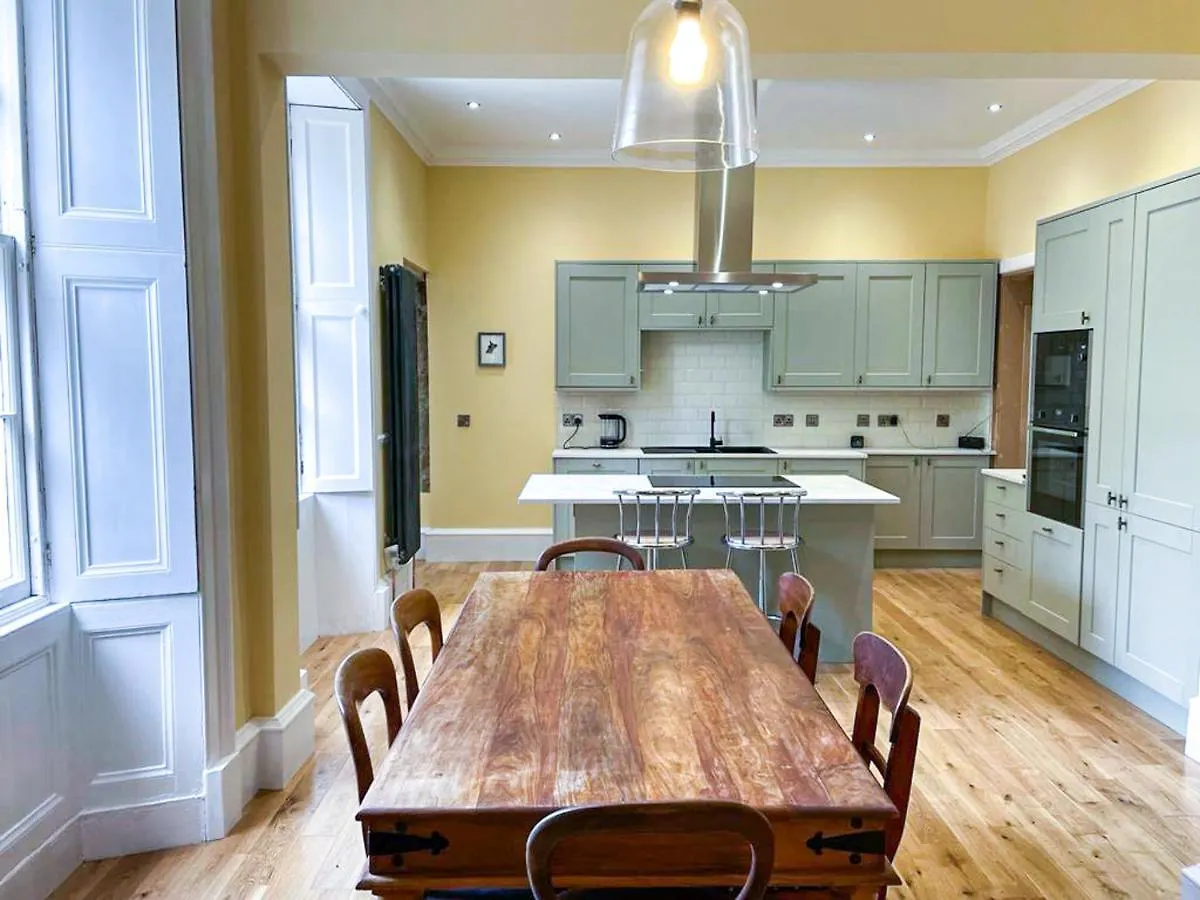 Remarkable 5Br Townhouse With Garden, Sleeps 12 Edinburgh 0*,