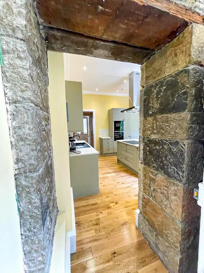 Remarkable 5Br Townhouse With Garden, Sleeps 12 Edinburgh Apartment