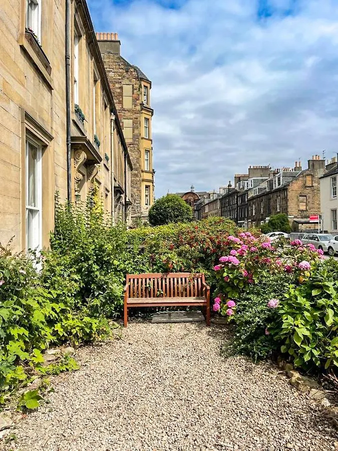 Remarkable 5Br Townhouse With Garden, Sleeps 12 Edinburgh