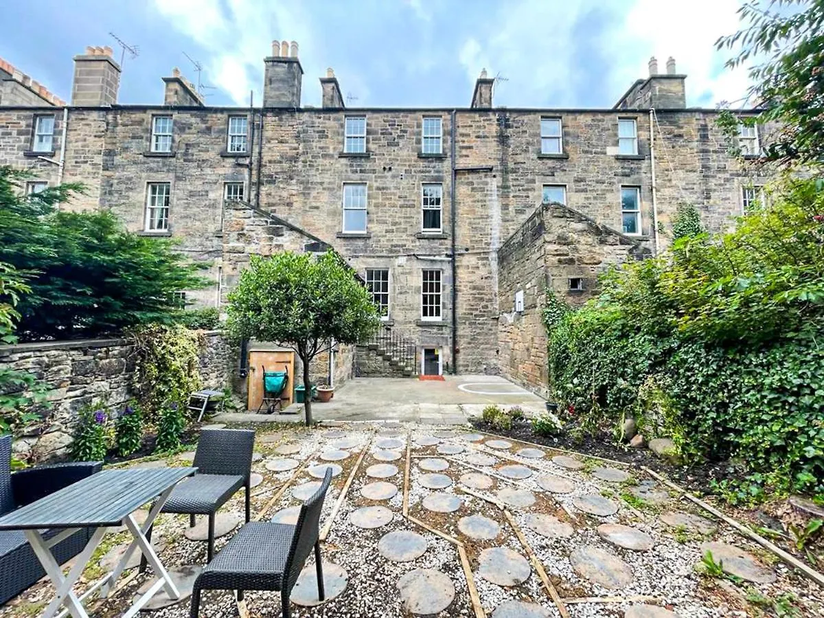 Remarkable 5Br Townhouse With Garden, Sleeps 12 Edinburgh Apartment